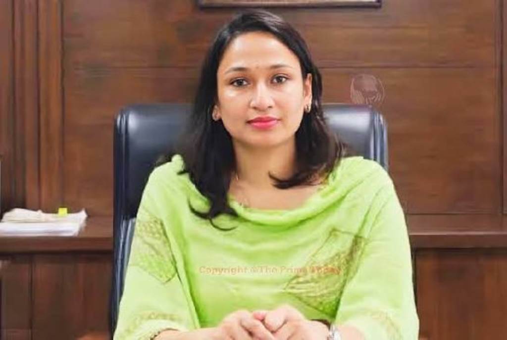 Ban on public display of weapons by District Magistrate